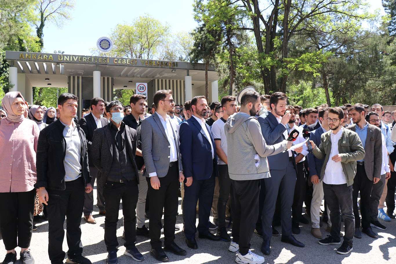 Ankara’da İslam mukaddesatlarına hakaret eden güruh telin edildi Ankara’da İslam mukaddesatlarına hakaret eden güruh telin edildi